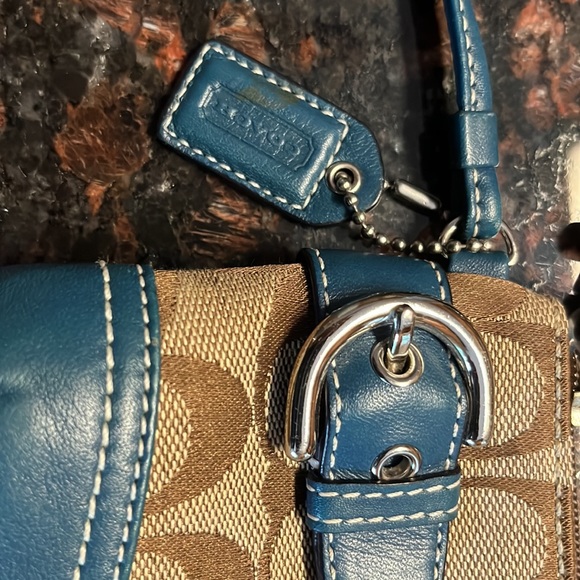 Coach wristlet - Picture 2 of 7